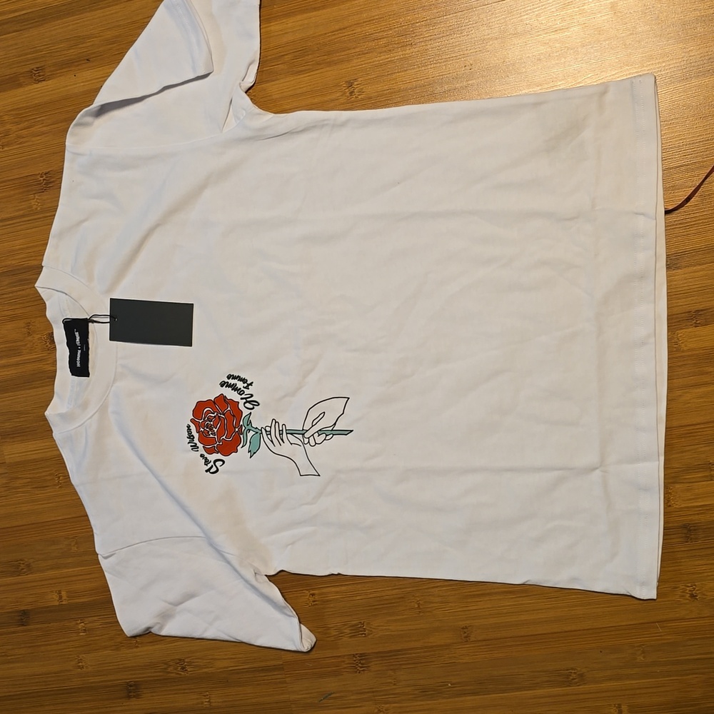 Nwt Homme femme tornado relief tee sz small